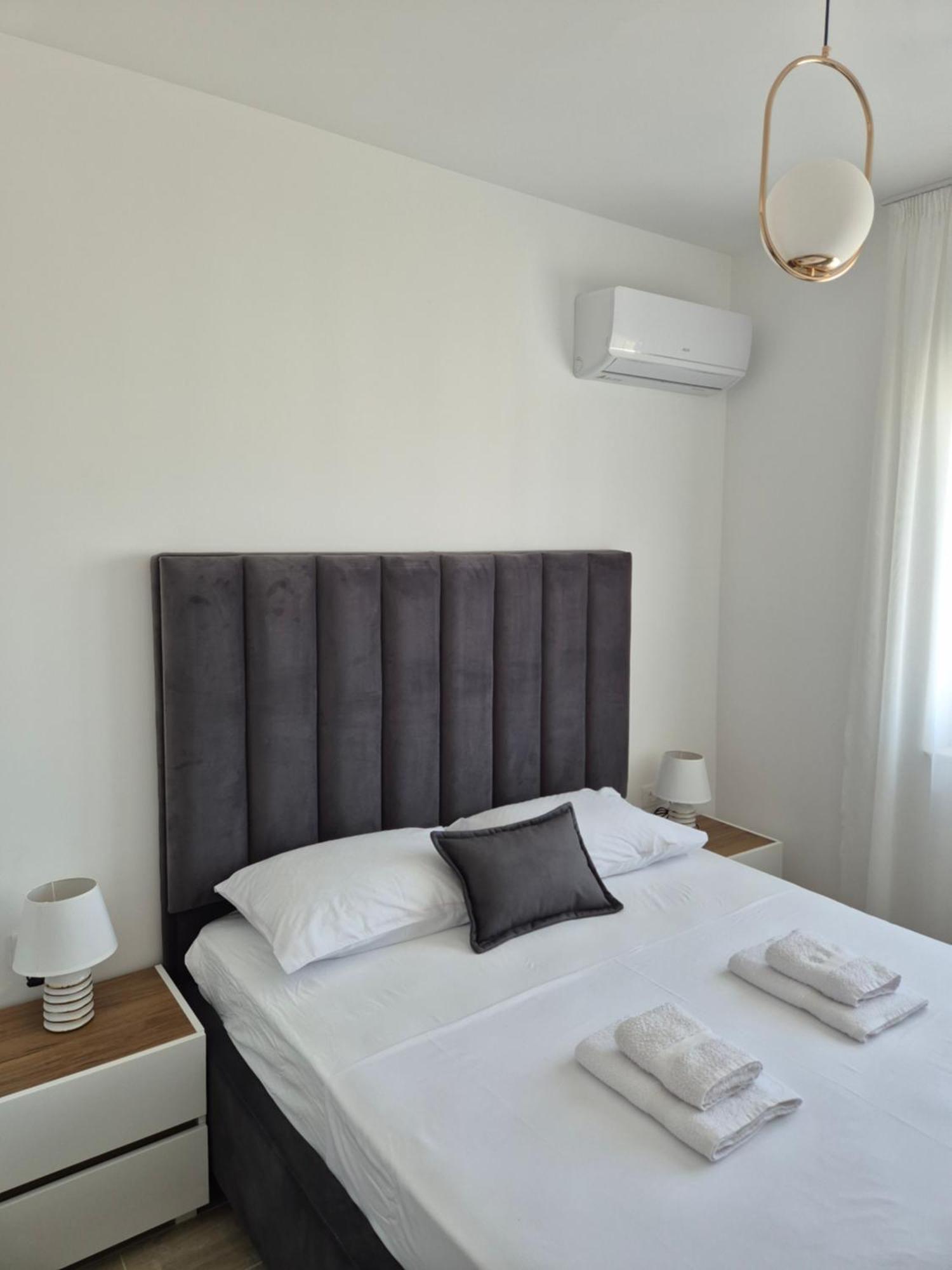 Apartment Frekuenca
